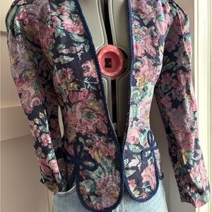 Tapestry Vintage Floral Women's Jacket with Navy Trim Size Small